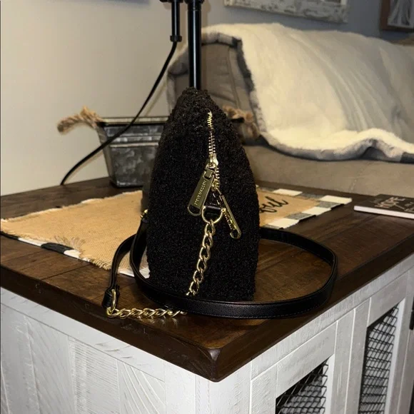 STEVE MADDEN CROSSBODY CINDY DOME BAG GOLD CHAIN CLEAN
🚭 - Picture 5 of 10